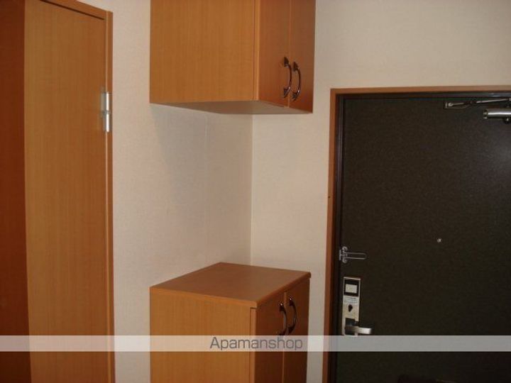 レジデンス弐番館105の玄関