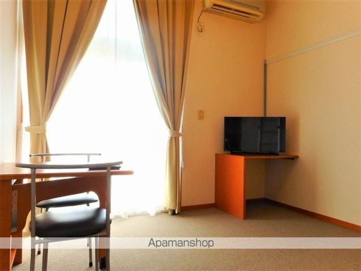 レオパレスグランシャリオ206の居間