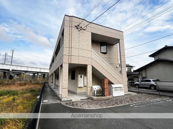 ビィ プラスペラス102の外観