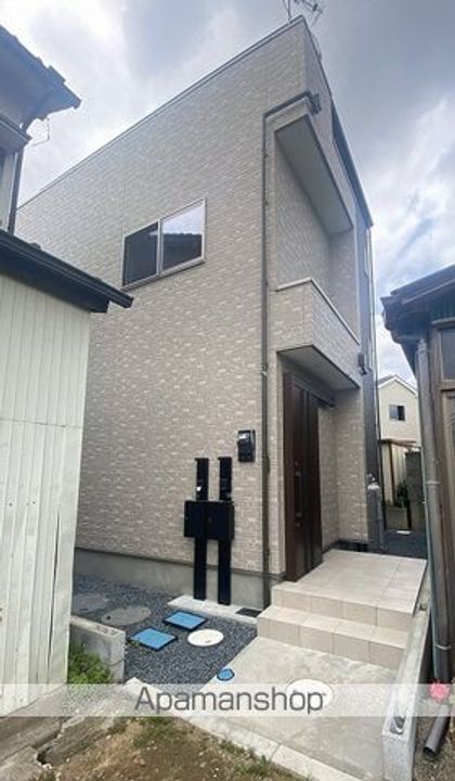 埼玉県三郷市幸房の賃貸アパートの外観