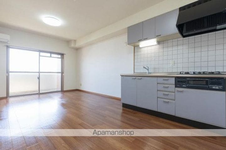 ロゼ花ノ宮601の居間