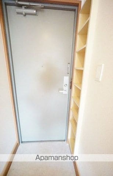 ロイヤルマンション大和町303の玄関