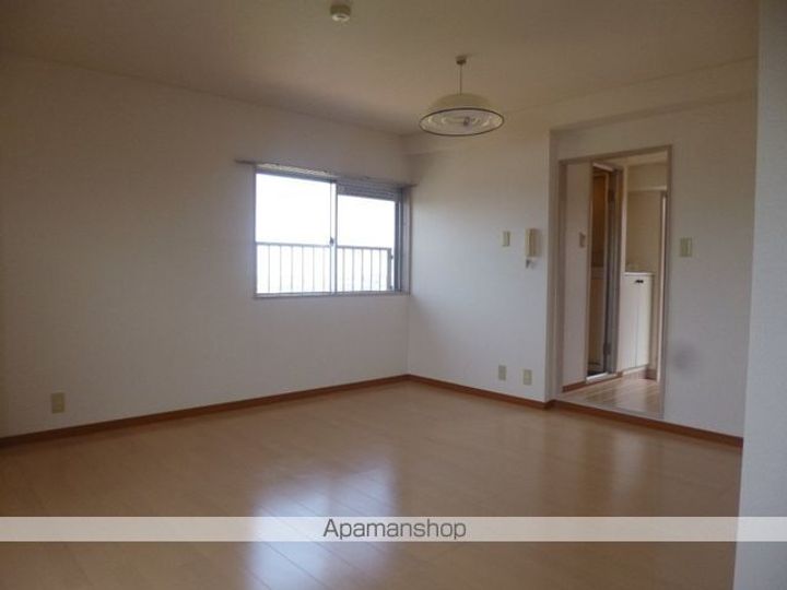 ベルメール原田町501の居間