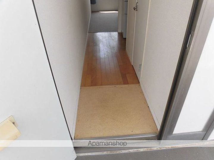 ソレーユ204の玄関