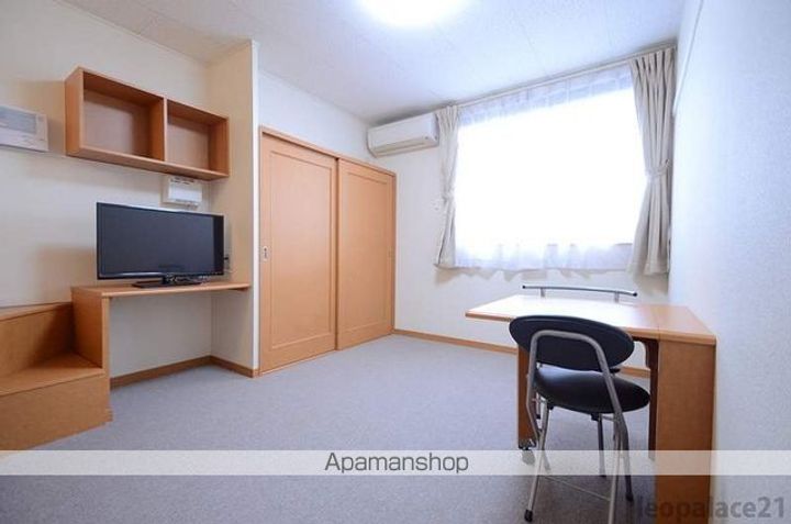 レオパレスPOLKAの居間