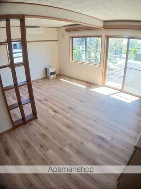 宮城県大崎市古川塚目字石名坂の賃貸アパートの居間
