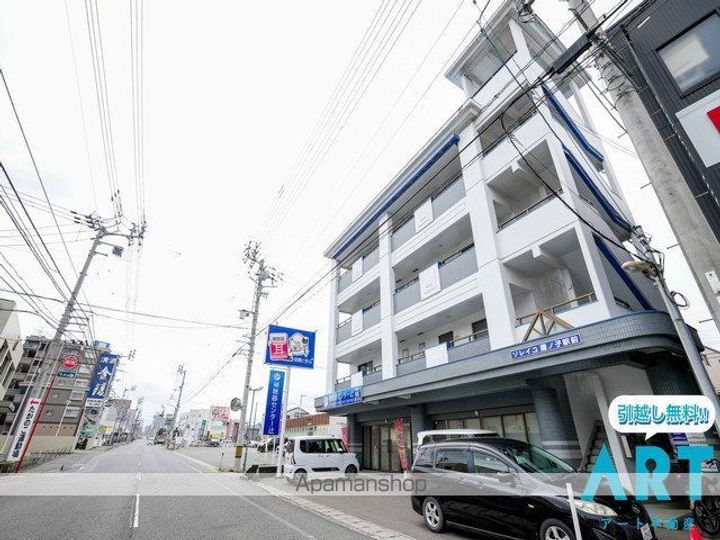 ソレイユ鷹ノ子駅前の外観