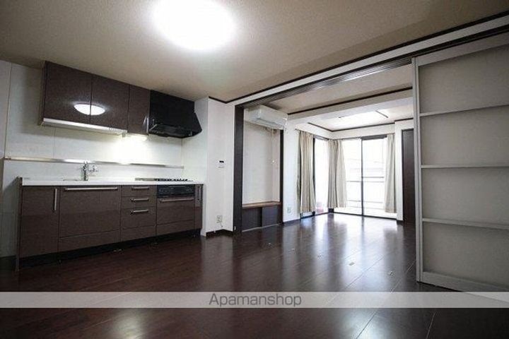 ヴィクトリーハイツ中汐(201)の居間