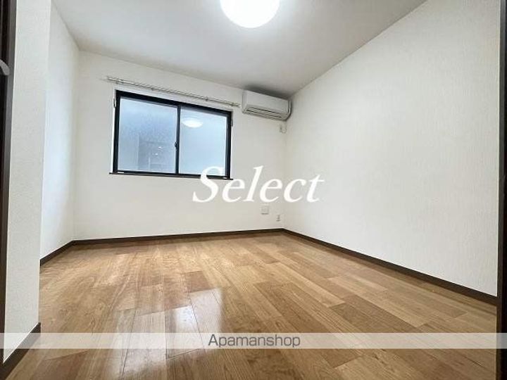 神奈川県横浜市磯子区中浜町の賃貸アパートの居間