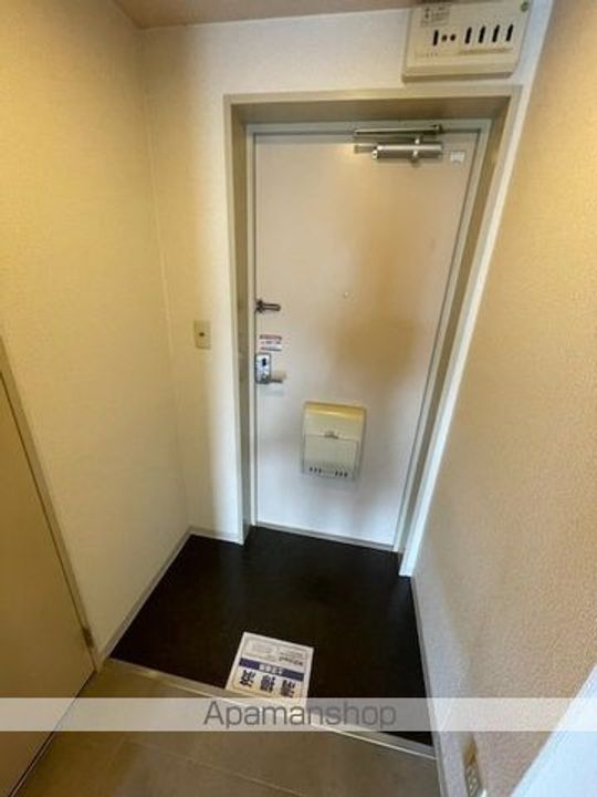 滋賀県草津市野路東5丁目の賃貸マンションの玄関