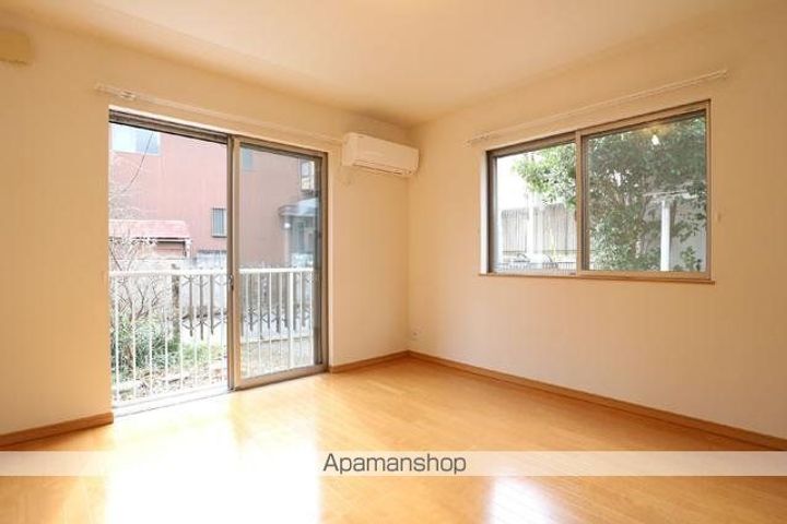 ウィステリア砧の居間