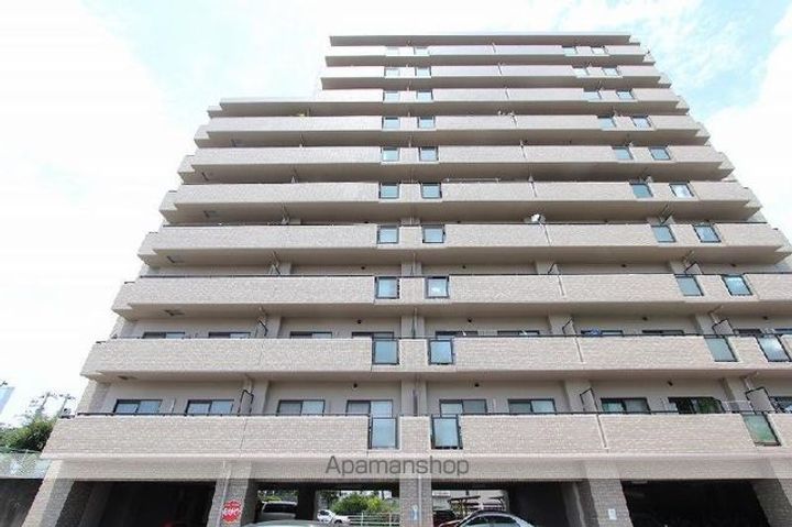 サーパス三条の外観