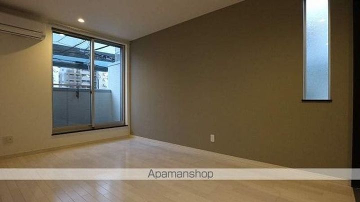 GRANDTICサンジュリアン愛宕の居間