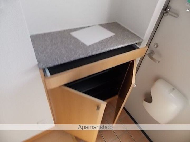 愛知県犬山市大字羽黒字小安の賃貸アパートの内装