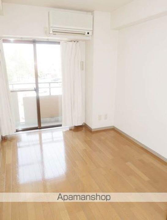 パストラーレアライの内装