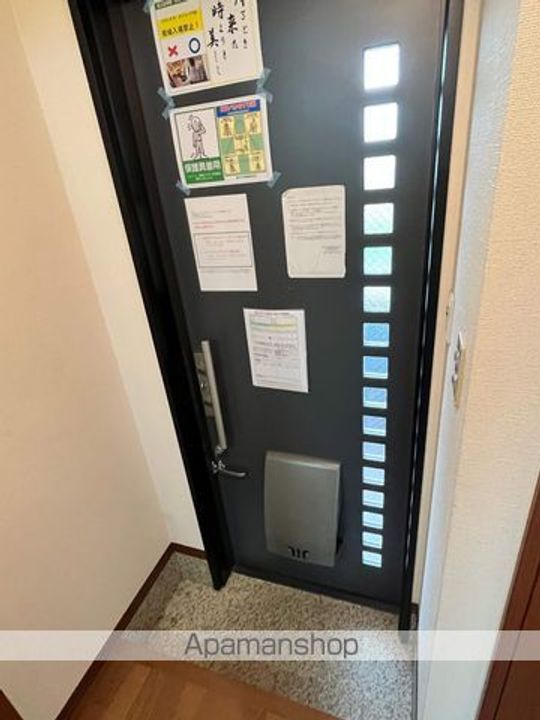 オーガスタ・スクウェアの玄関