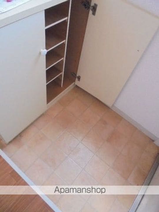 メゾンドルナの玄関