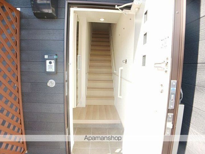 茨城県土浦市荒川沖西1丁目の賃貸アパートの玄関