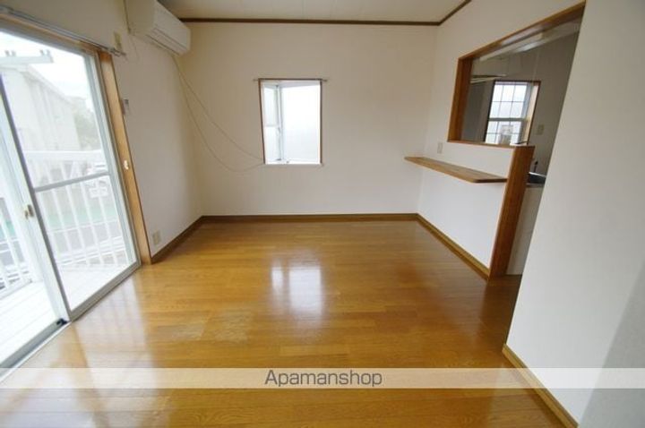 リバティパレス205の居間