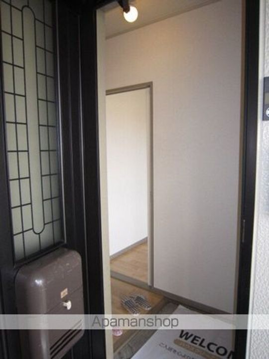 ヴィスタ桑田 I棟の玄関