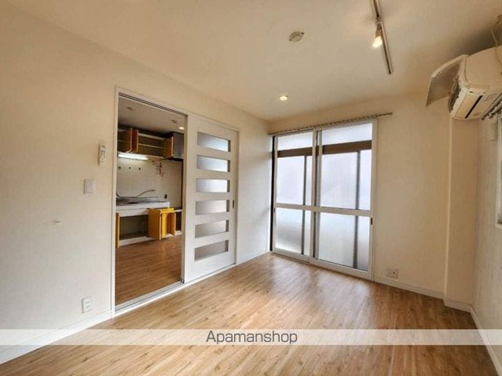 ピオスハイツKANBEの居間