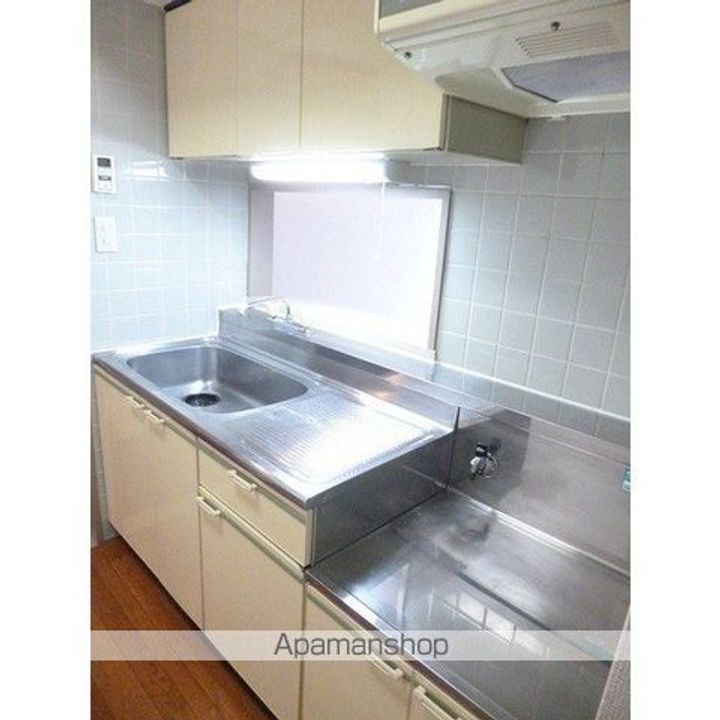 東京都江東区大島1丁目の賃貸マンションのキッチン