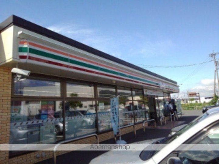 N・Sグランデの周辺