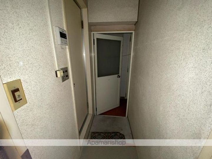 真鍋ハイツ中棟の玄関