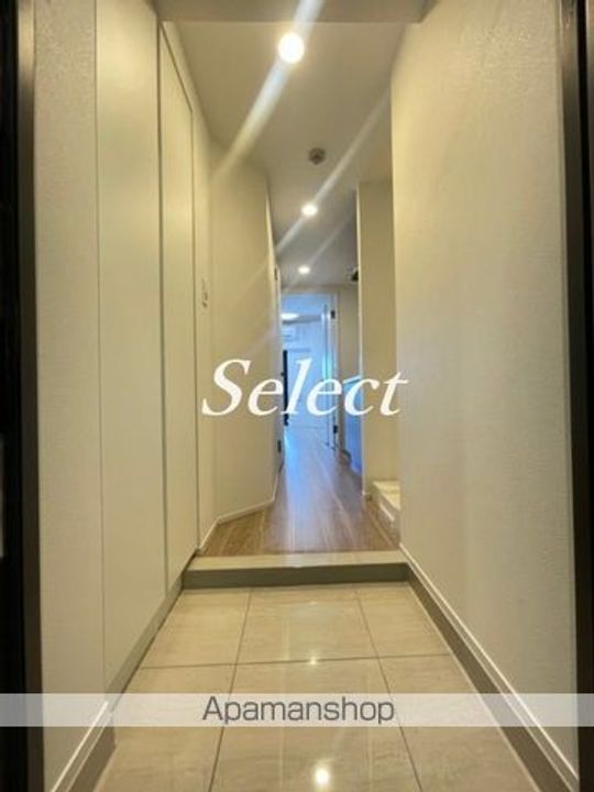 エストゥルース横浜蒔田の玄関