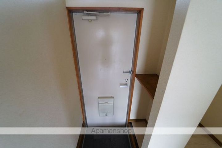 リバティパレス103の玄関