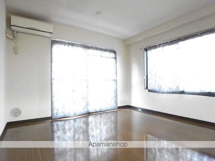 小林ハイツ201の居間