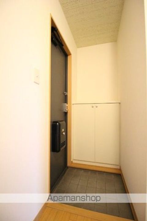 岡山県岡山市中区中井3丁目の賃貸アパートの玄関