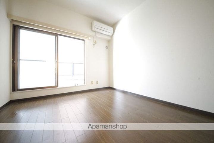 シャトーレ18の居間