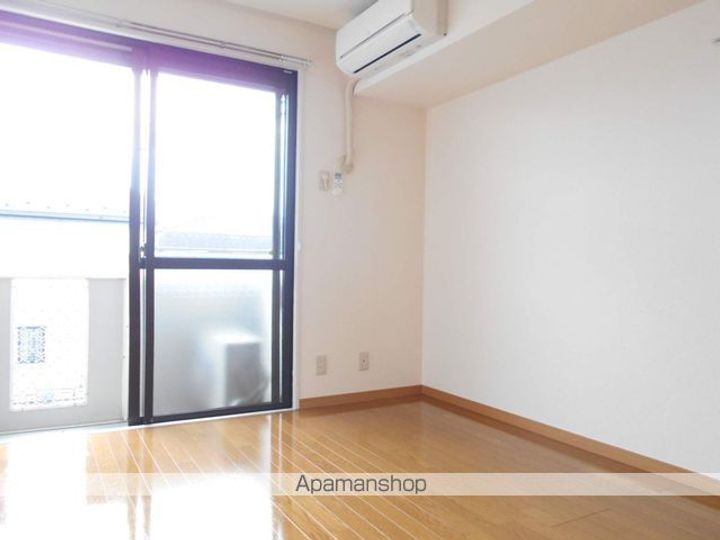 東京都日野市神明1丁目の賃貸アパートの居間