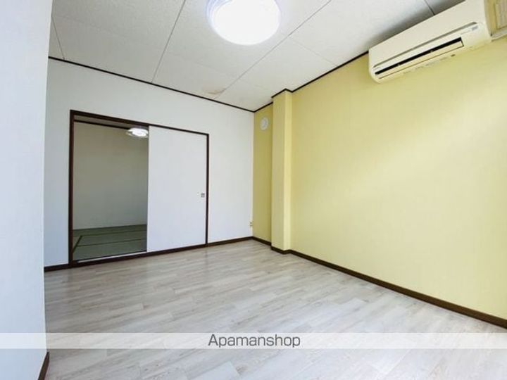 本通1丁目アパート(ホンドオリイッチョウメアパート)2階右の内装