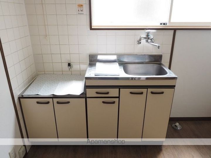 ロイヤル長久保B棟201のキッチン