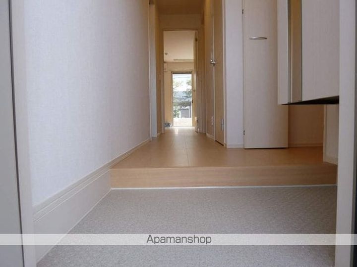 滋賀県栗東市霊仙寺1丁目の賃貸アパートの玄関