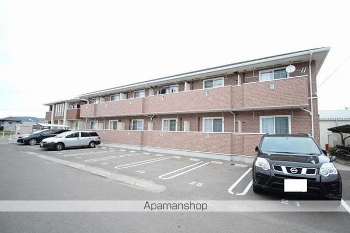香川県高松市円座町の賃貸アパートの外観