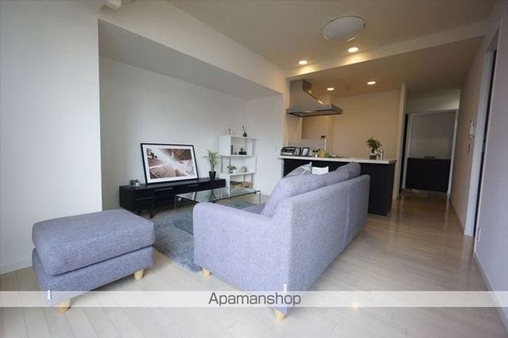 愛知県名古屋市東区泉3丁目の賃貸マンションの居間