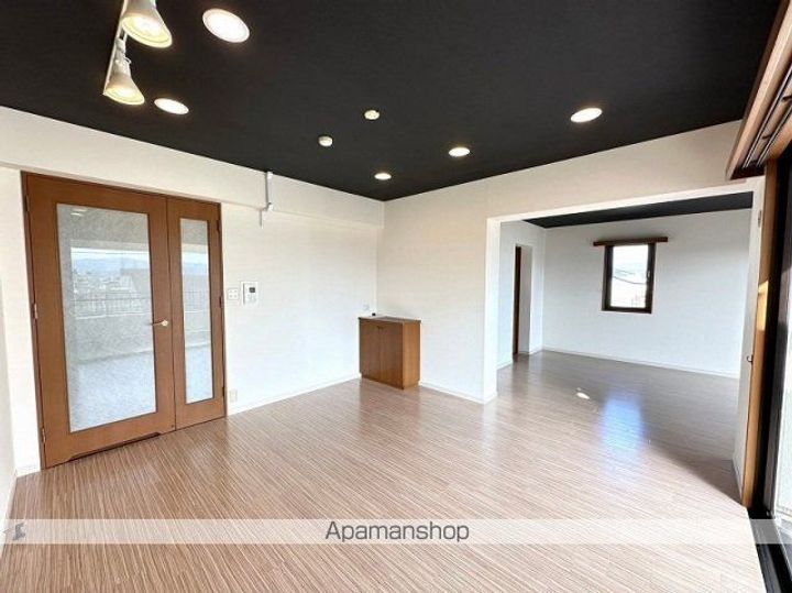 パロマヴィラ寺塚203号室の内装