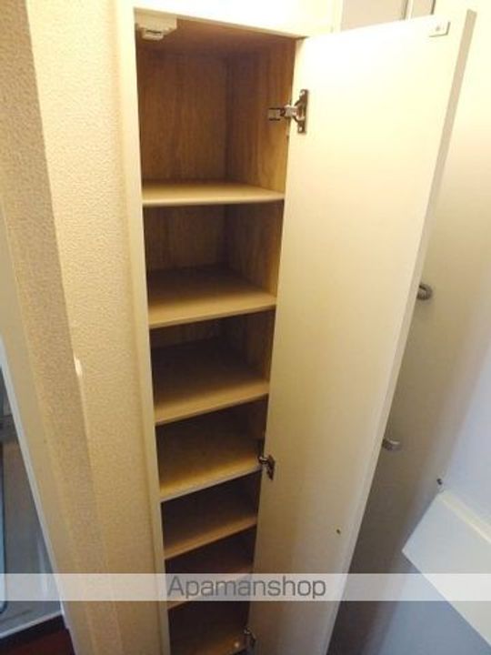 レオパレスPORT TOWNの玄関