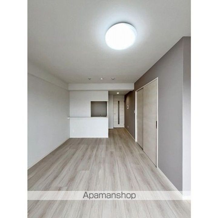 アルファコート谷在家の居間