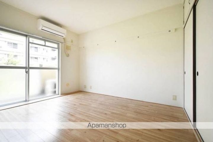 埼玉県加須市中ノ目の賃貸マンションの居間