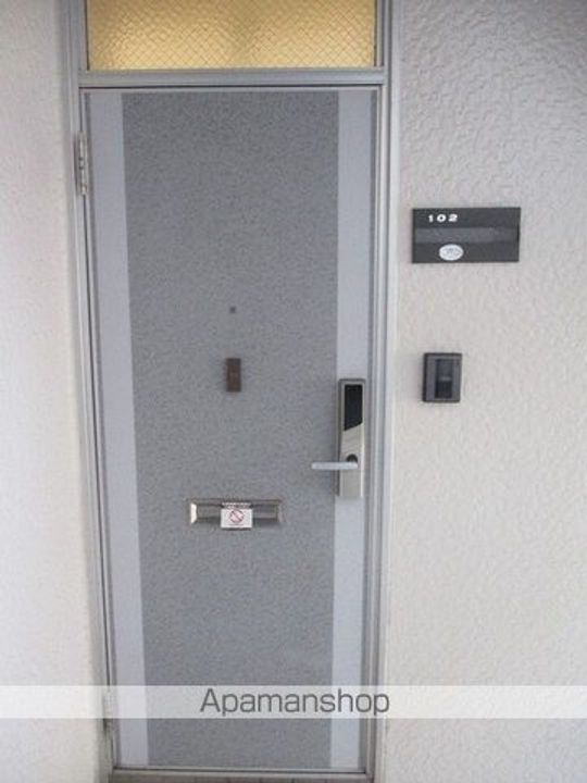 プレジール林の玄関