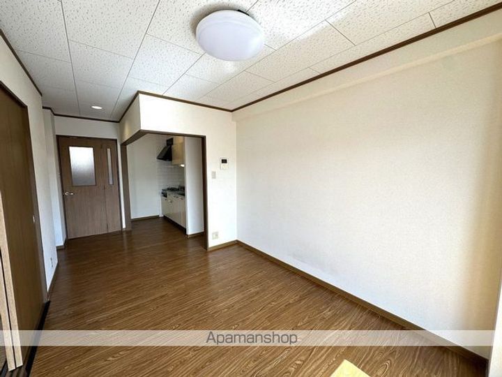 愛知県半田市出口町1丁目の賃貸マンションの内装