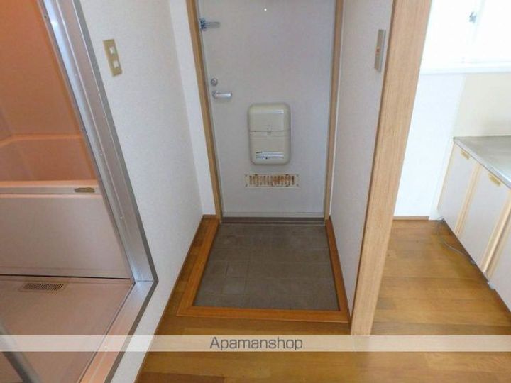スリストンハイツ203の玄関