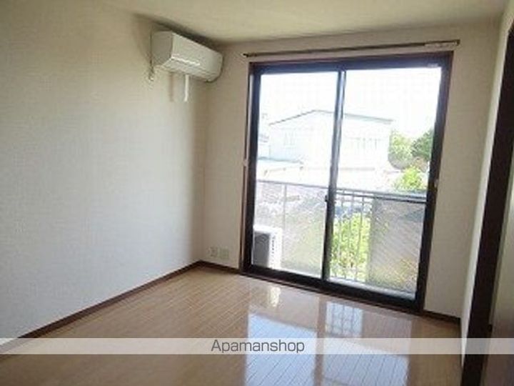 ケイ・川高の居間