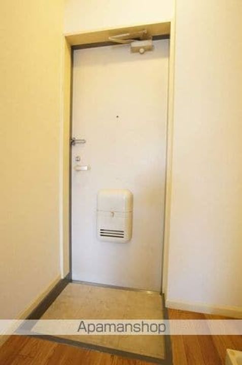 ロイヤルハイツ西青木103の玄関
