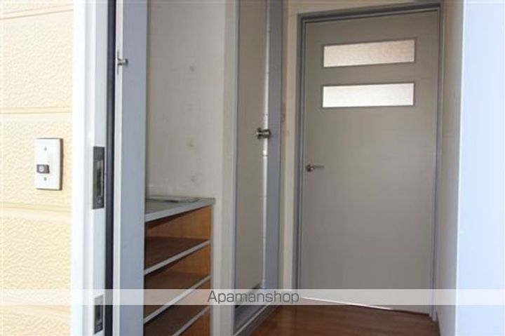 北海道網走市海岸町の賃貸アパートの玄関