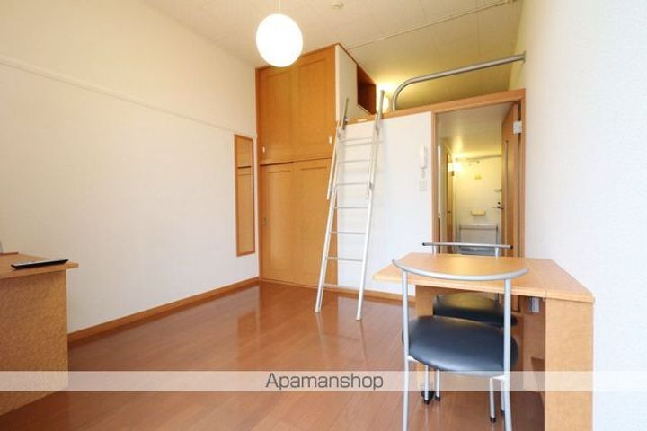 レオパレスMAISON清水203の居間